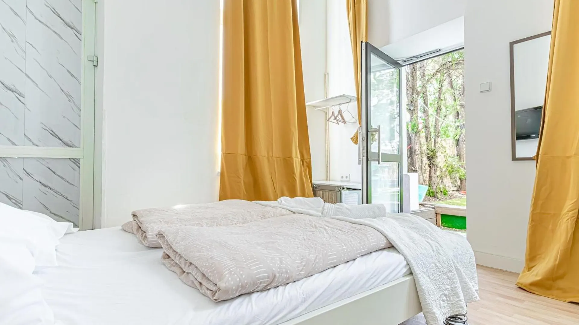 Loevly Shared 6Br With Garden Near Danube & Millenium City Vienne