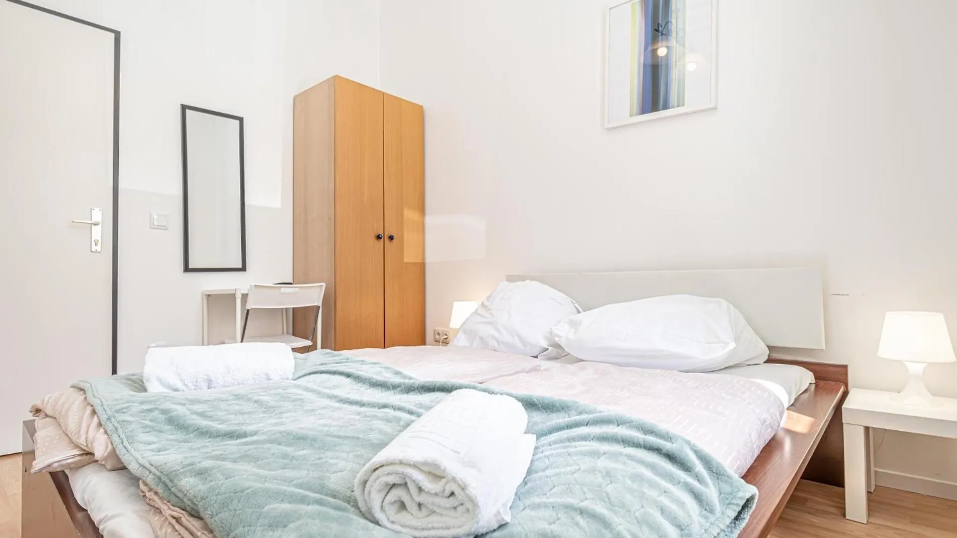 Loevly Shared 6Br With Garden Near Danube & Millenium City Viena 0*,  Austria