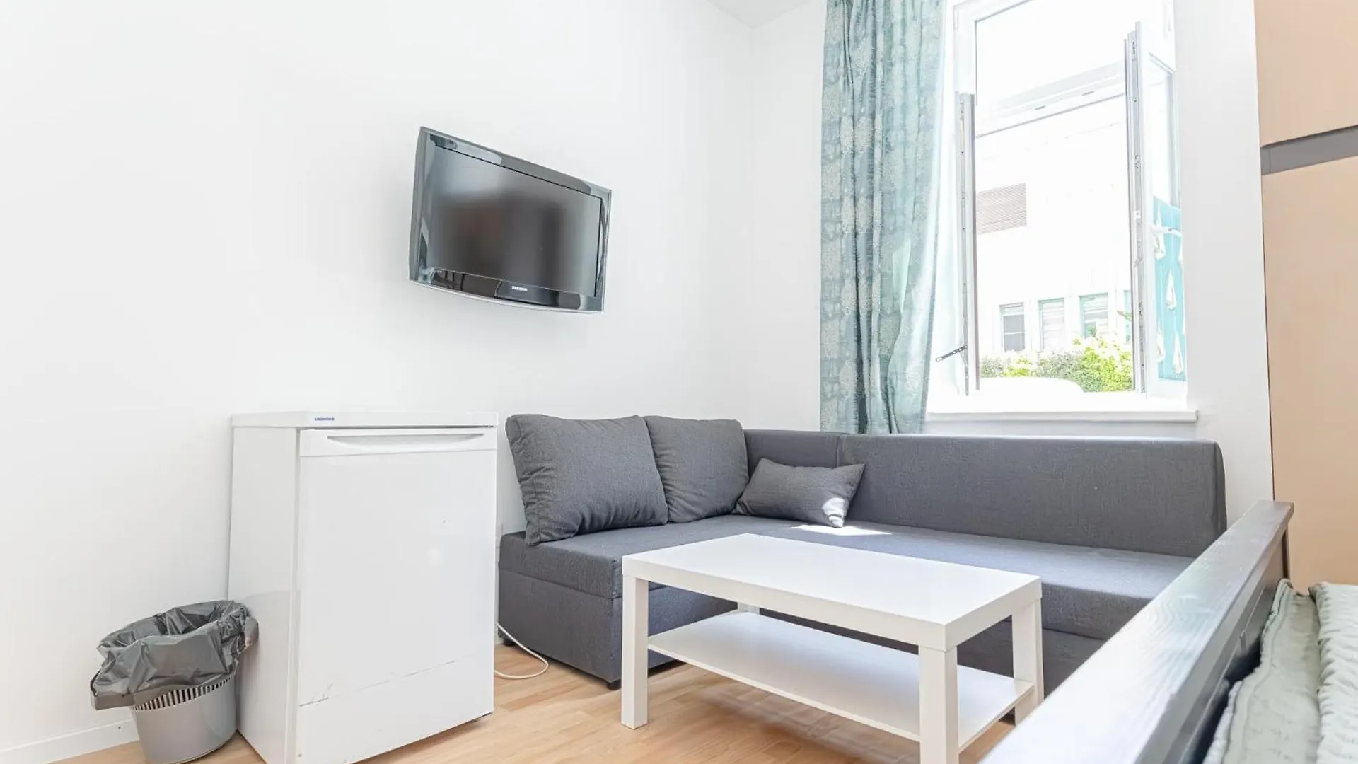 Loevly Shared 6Br With Garden Near Danube & Millenium City Viena 0*,
