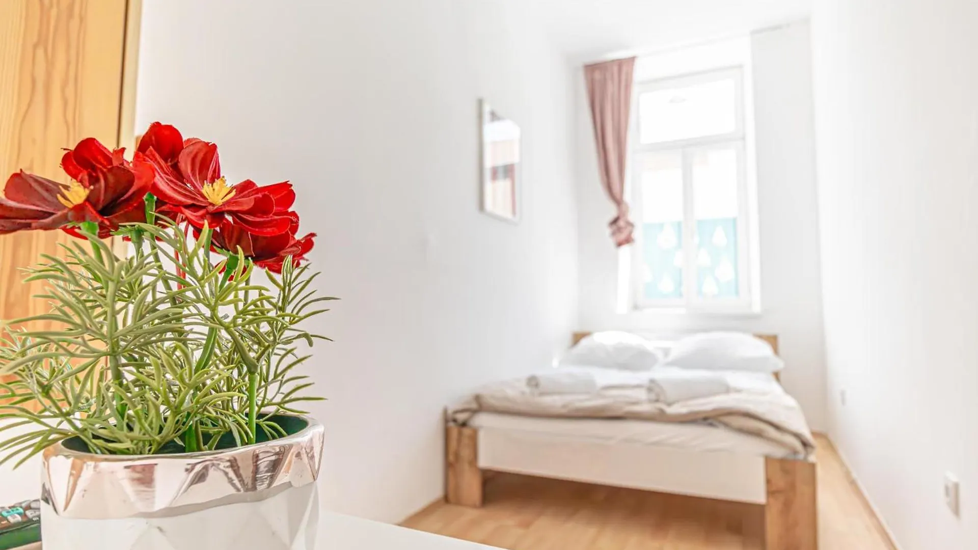 Loevly Shared 6Br With Garden Near Danube & Millenium City Viena 0*,  Austria