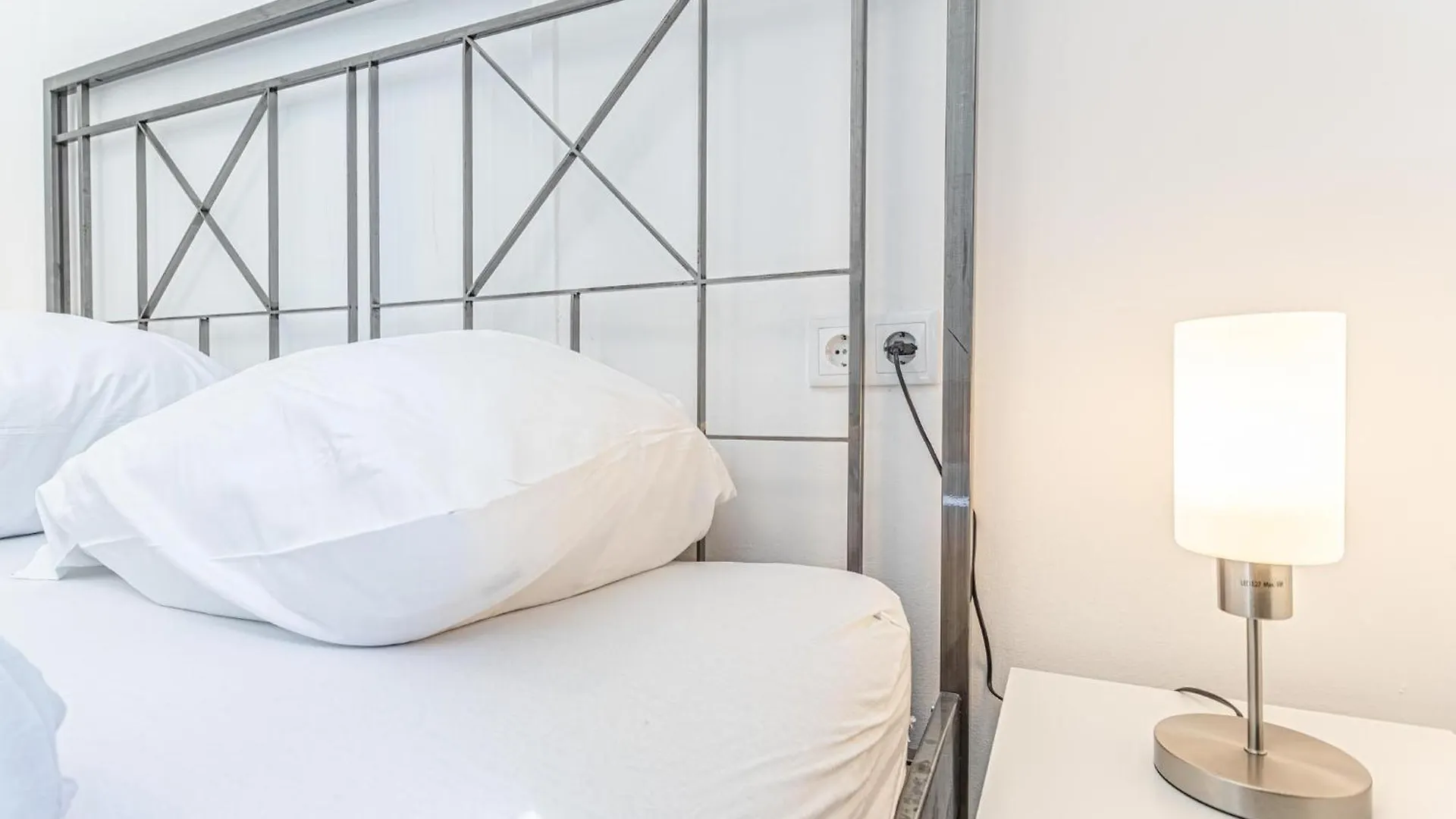 Loevly Shared 6Br With Garden Near Danube & Millenium City Wien Lägenhet