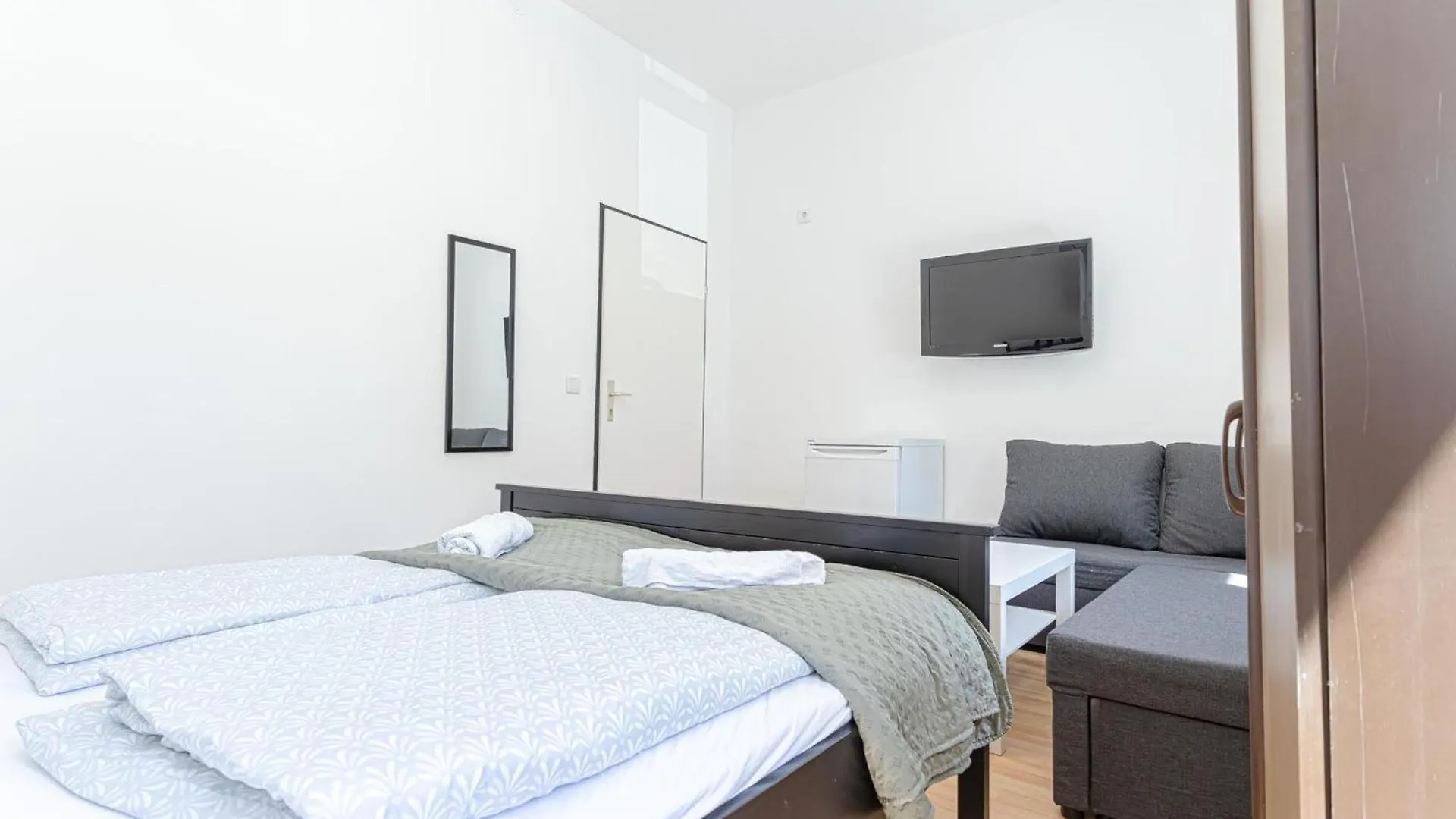 Loevly Shared 6Br With Garden Near Danube & Millenium City Viena Apartamento
