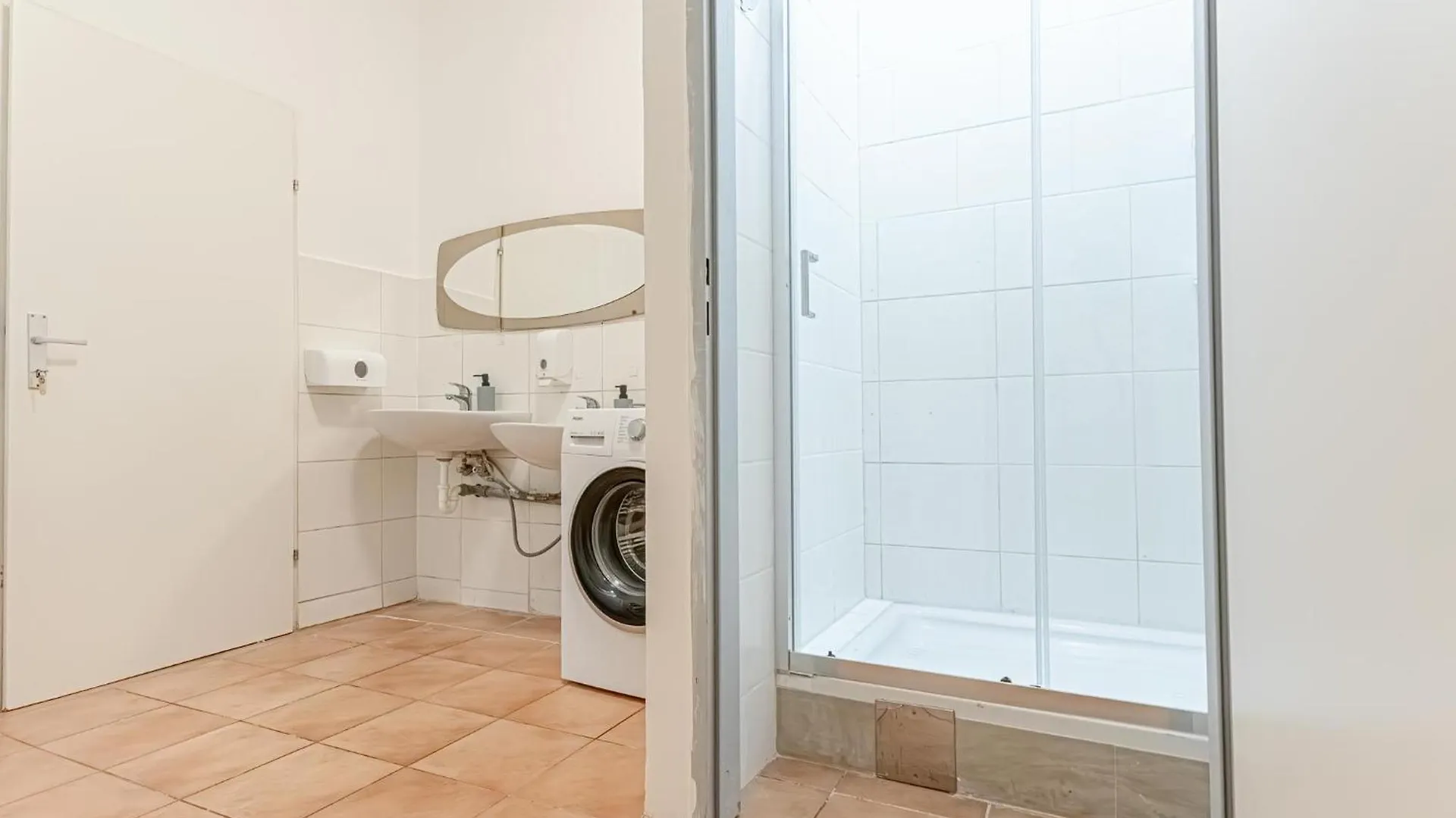 Loevly Shared 6Br With Garden Near Danube & Millenium City Viena 0*,
