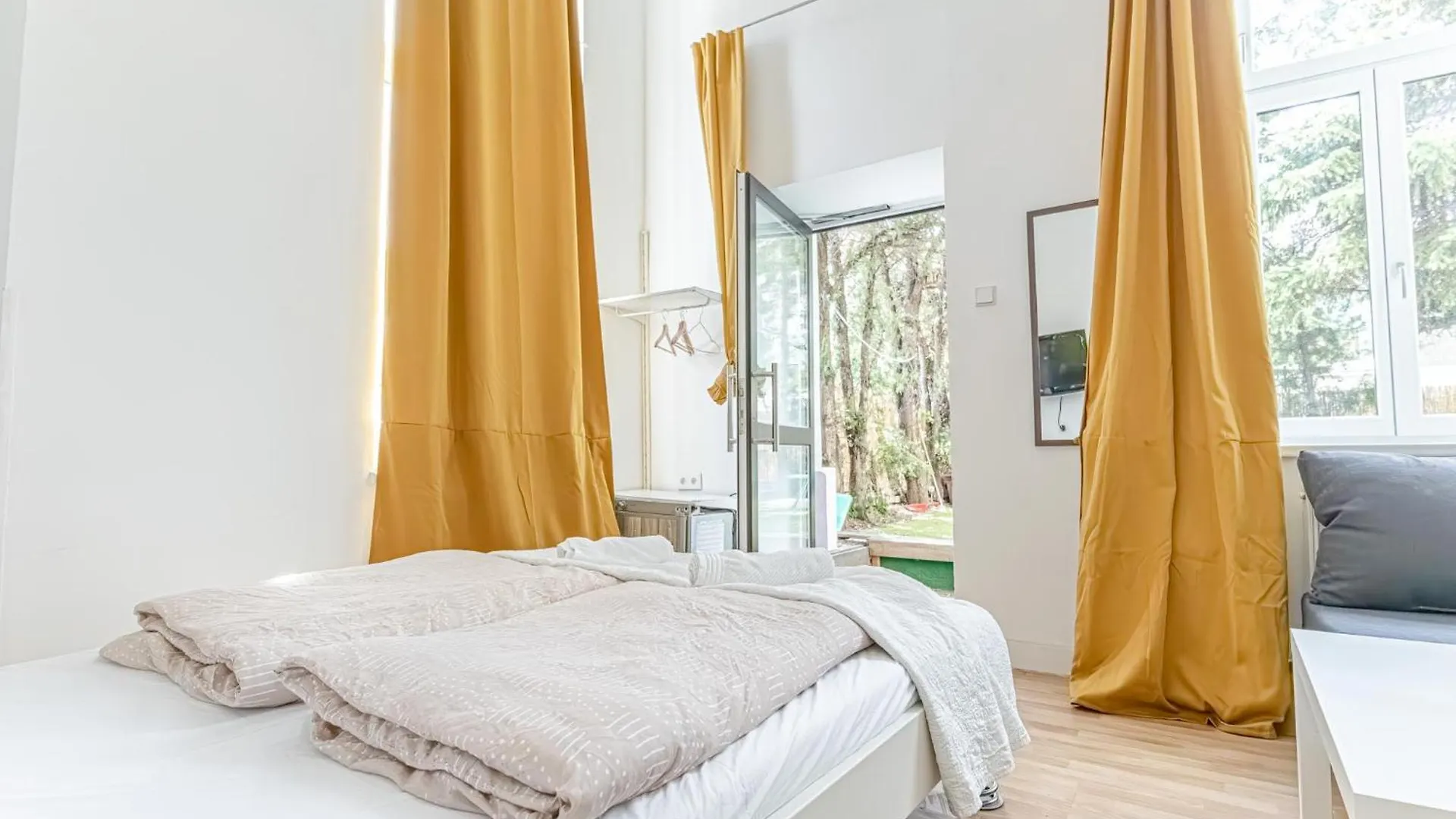 Loevly Shared 6Br With Garden Near Danube & Millenium City Viena 0*,  Austria